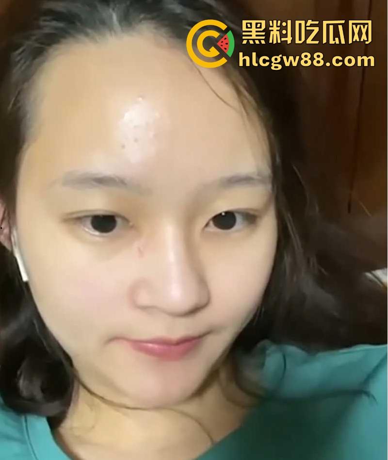 湖南反差人妻【张欣】背着老公与情夫裸聊调情 阴毛旺盛性欲极强  撅臀揉穴玩到喷水-5