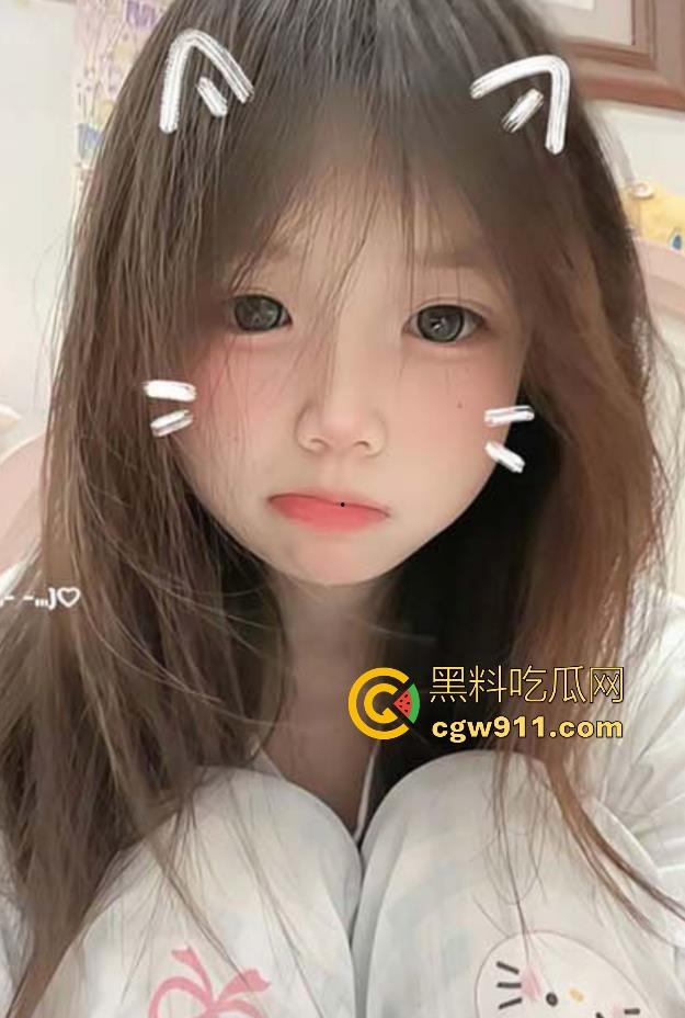 抖音可爱清纯网红【她那颗泪痣】约炮金主不雅视频流出，平日任凭金主调教各种私拍，极其反差淫荡！-3