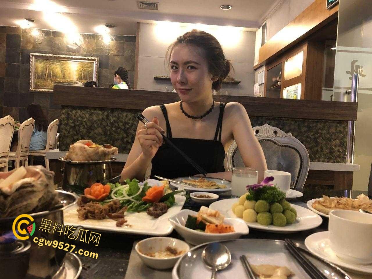 浙江外国语学院【Marry】,高气质模特身材反差婊,与男朋友校外同居日常,性感翘臀被后入狂操 !-3