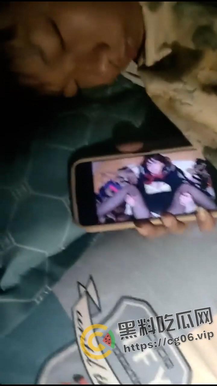 广西初中生宿舍全员老色鬼！集体看片打飞机  竟然还有人打飞机打睡着了  不愧是广西老表-3