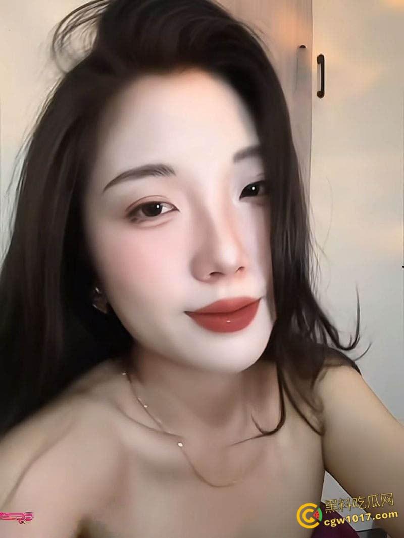 广东惠州小少妇【方瑞祺】，家中跪地口交榨精，打飞机手法堪比技师，黑丝翘臀足交，极致诱惑汁溅高潮！-2