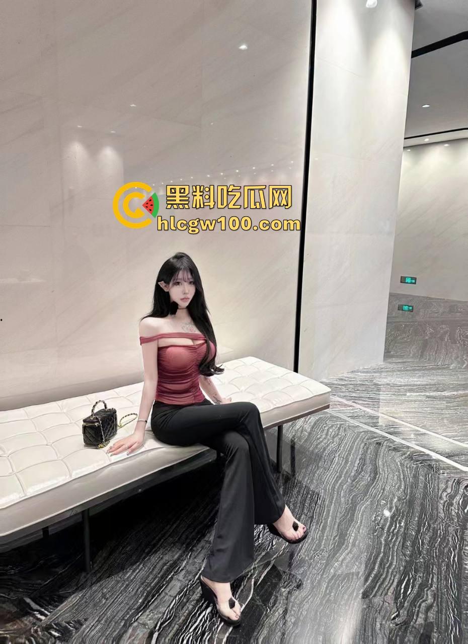 河北精神小伙KTV玩疯，陪酒妹被当狗地下爬跪舔，嘴当B抽插全程卖力口活卖力吸到腿软，洗手间乱交结尾！-3