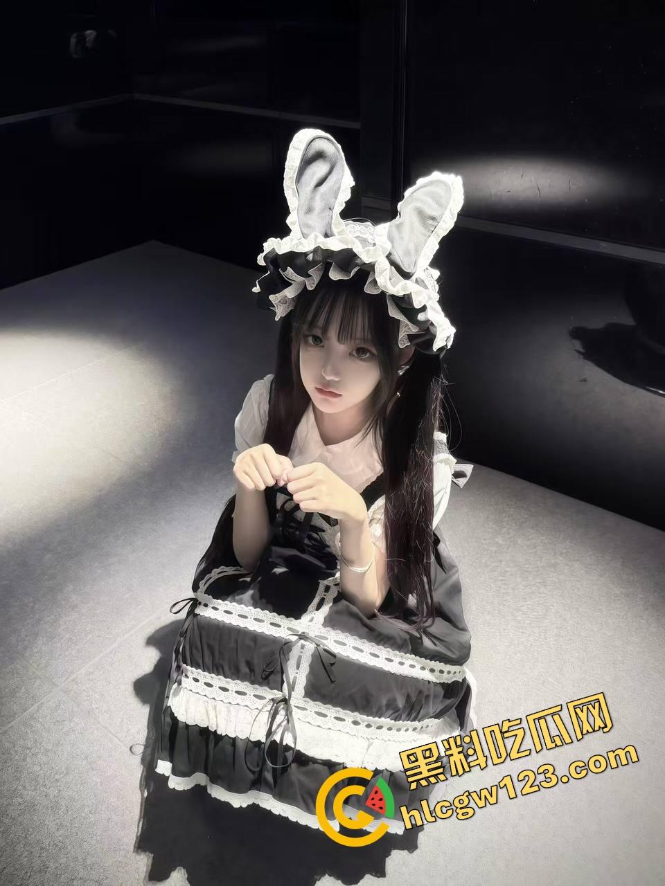 听话小母狗大学妹被包养全过程曝光，奶小屁股翘，一吃就出水操她比吃燕窝补，水多叫甜不粘人！-6