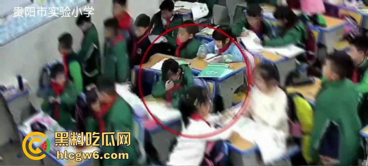 贵阳实验小学视而不见的霸凌现场，男孩暴力大吼，女孩干呕，老师冷漠得让人寒心！-9
