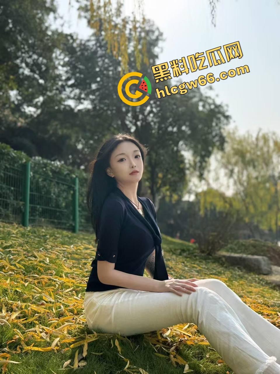 武汉【李露露】被开发半年从普通女生变成性奴母狗，一边打电话一边被爆操，SM羞耻玩法越玩越野！-5