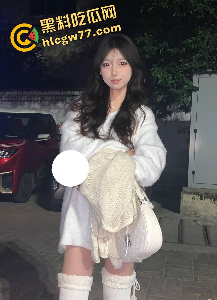 南昌传媒学院极品骚女【江婉璃】喷水到床垫透底，小穴撑成屌模，全校走一圈淫水一路滴！-4