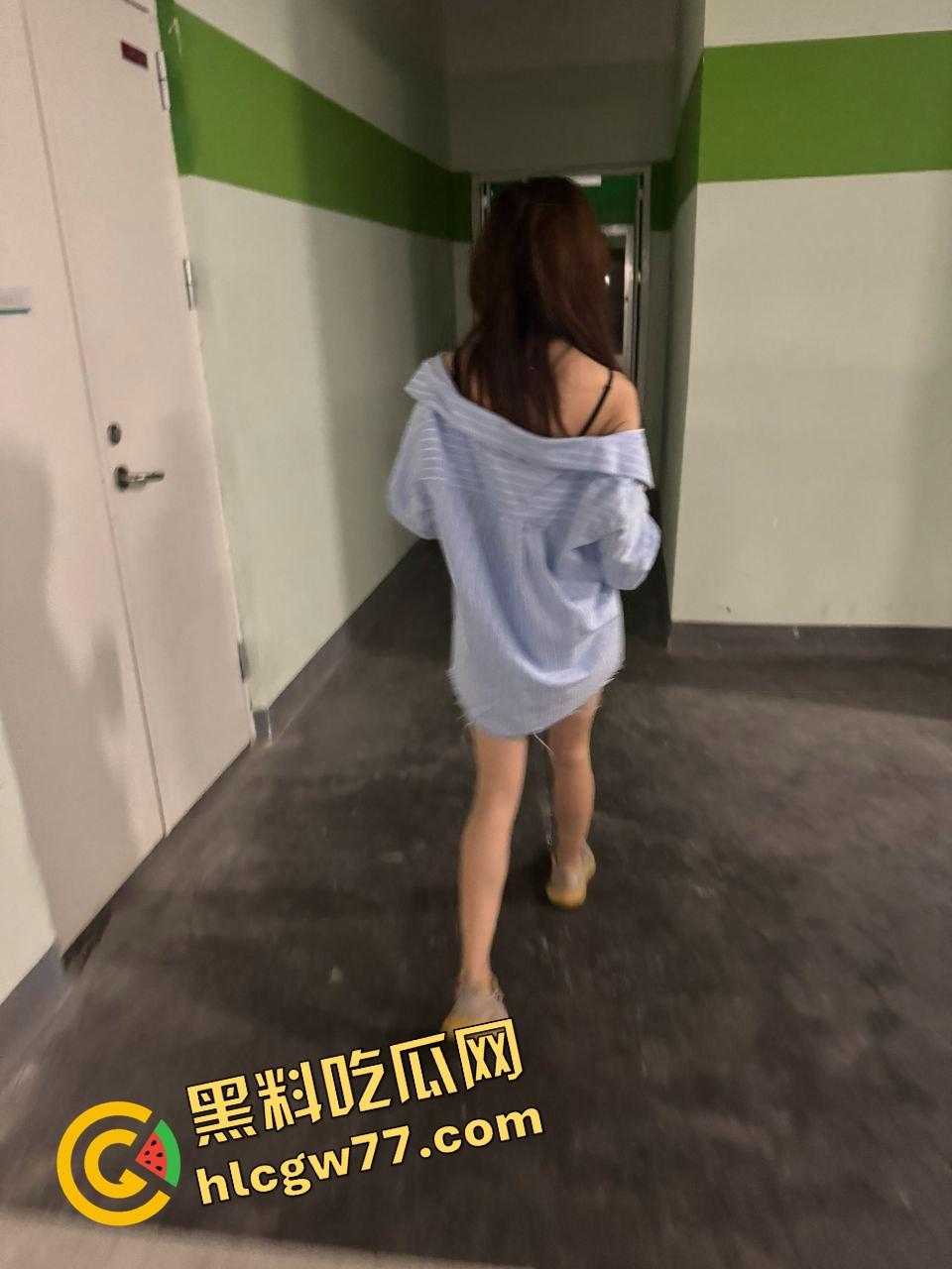 南昌传媒学院极品骚女【江婉璃】喷水到床垫透底，小穴撑成屌模，全校走一圈淫水一路滴！-8