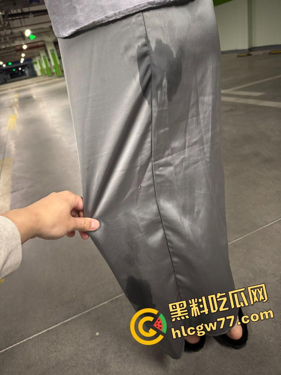 南昌传媒学院极品骚女【江婉璃】喷水到床垫透底，小穴撑成屌模，全校走一圈淫水一路滴！-14