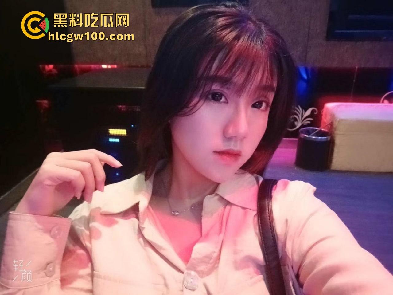 吃瓜！疑似抖音游戏网红【一条小团团OvO】与金主大战视频爆出，娇喘连连打桩机式疯狂  一秒变母狗!-5