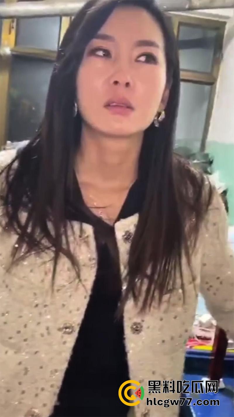 变态大叔包养母女,操够了还居家玩SM,穿针引线穿刺缝嘴,玩的真变态啊!-2