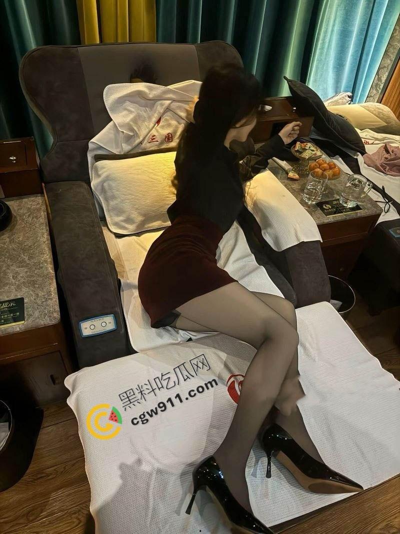 深圳懿德轩76号女技师被瓜友爆操视频流出！腿长细腰翘臀，C杯美，制服诱惑，视觉触感双重冲击-5