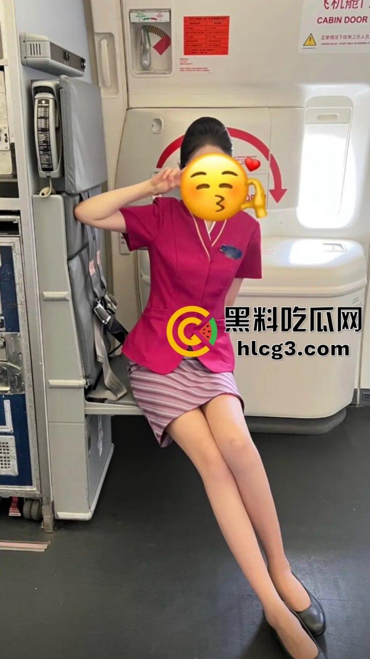 抖音爆红空姐『白天翱翔蓝天，夜晚专宠大哥』，私密视频，线下真实激情，双重身份被曝光！-3