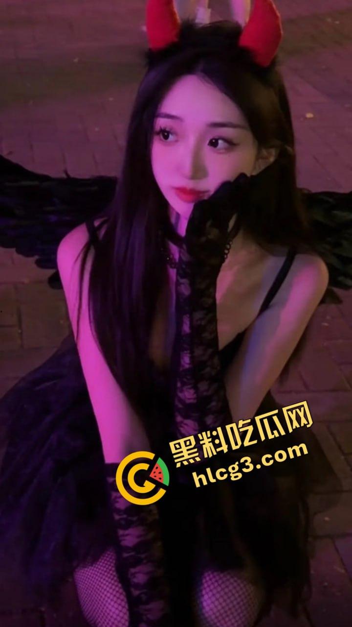 抖音爆红空姐『白天翱翔蓝天，夜晚专宠大哥』，私密视频，线下真实激情，双重身份被曝光！-7