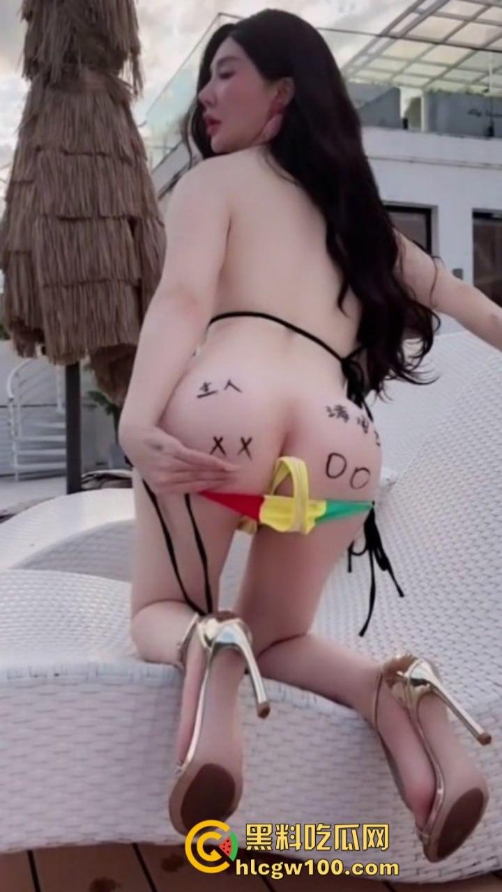 秀人网【潘娇娇】最新泳池比基尼流出！淫语诱惑模拟乳交，漏逼露点一览无余，这骚鸡是真的骚啊！-9