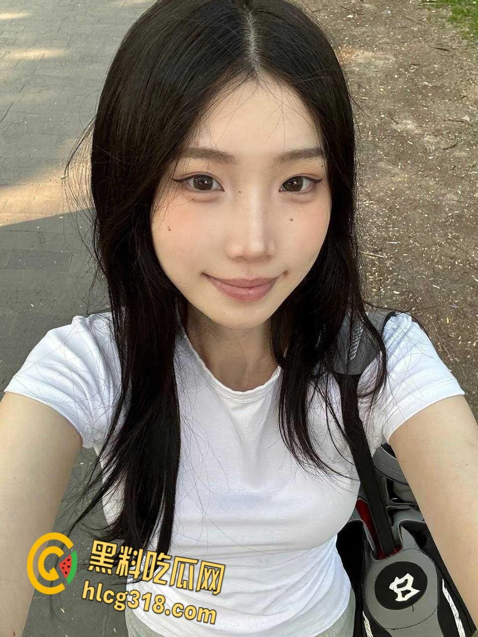 黑龙江反差婊【李丽娜】，出轨欺骗前男友，眼镜妹就是反差，情趣黑丝翘着屁股乖乖吃大屌！-2