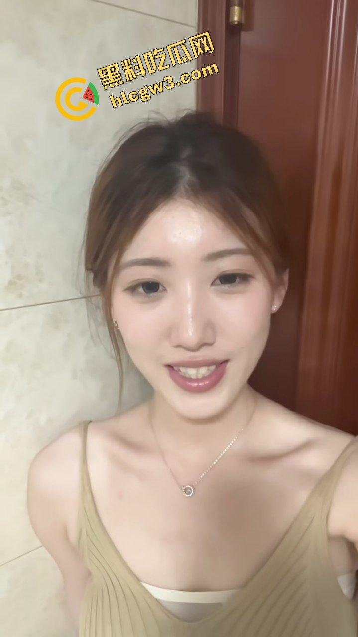 赣州幼儿师范36E豪乳反差大学妹『徐燕姿』约炮单男小哥 淫荡神情上位晃奶！原创独家曝光！-7