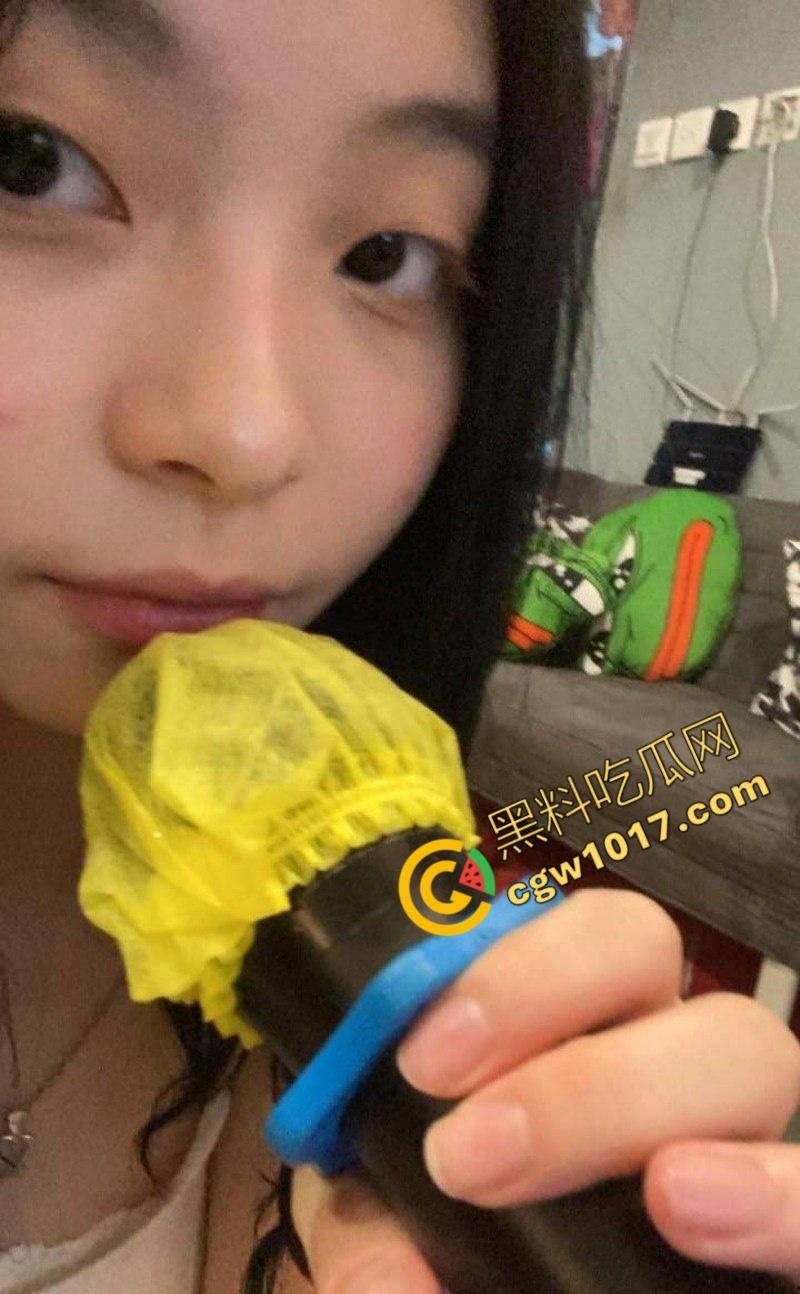 广东佛山E奶少女陈【晓涧性】爱视频流出:丰满乳峰被肆意揉捏,跳蛋震颤骚穴,菊花肛塞手铐紧缚,无套后入刺激十足!-1