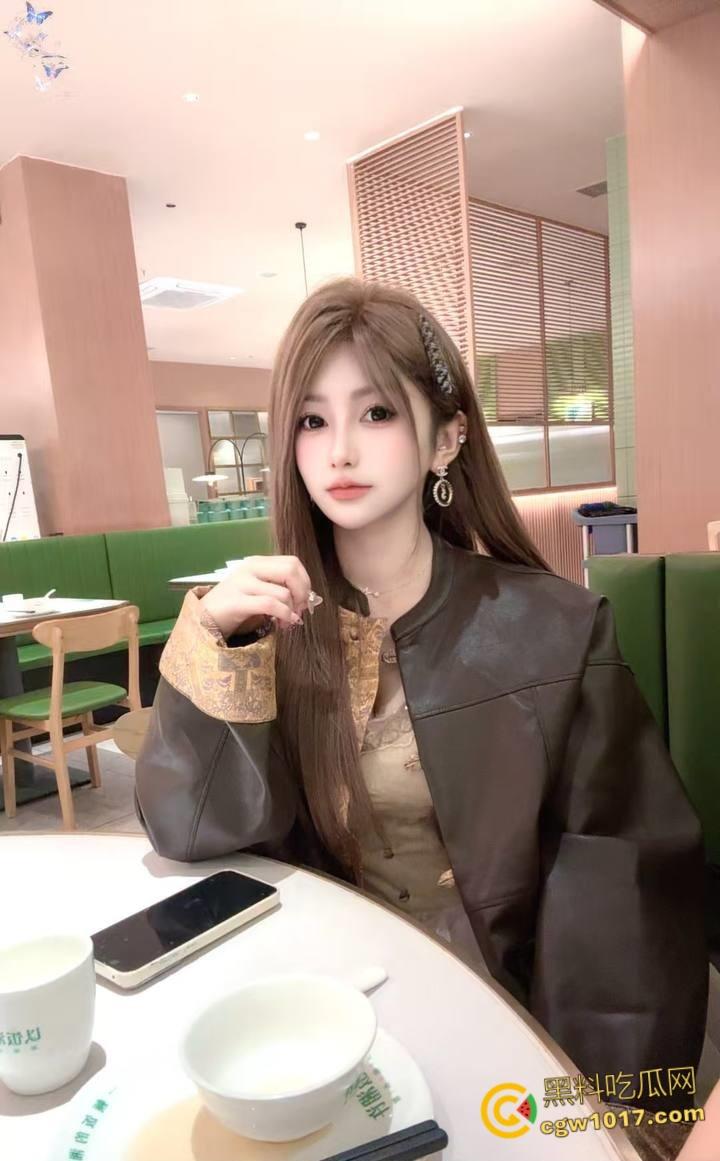 带好兄弟开荤，3p多次约我睡觉的表妹，反差小母狗喜欢真空，被蒙眼调教双洞齐开，被操的嘤嘤叫声音好甜阿 !-1