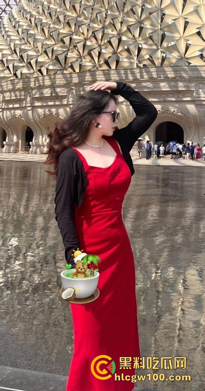 武汉骚货【高洁】已婚前女友变炮友，平时清高床上浪叫，肥穴水多舔鸡巴嗷嗷浪，嫌老公没情趣不够爽！-2