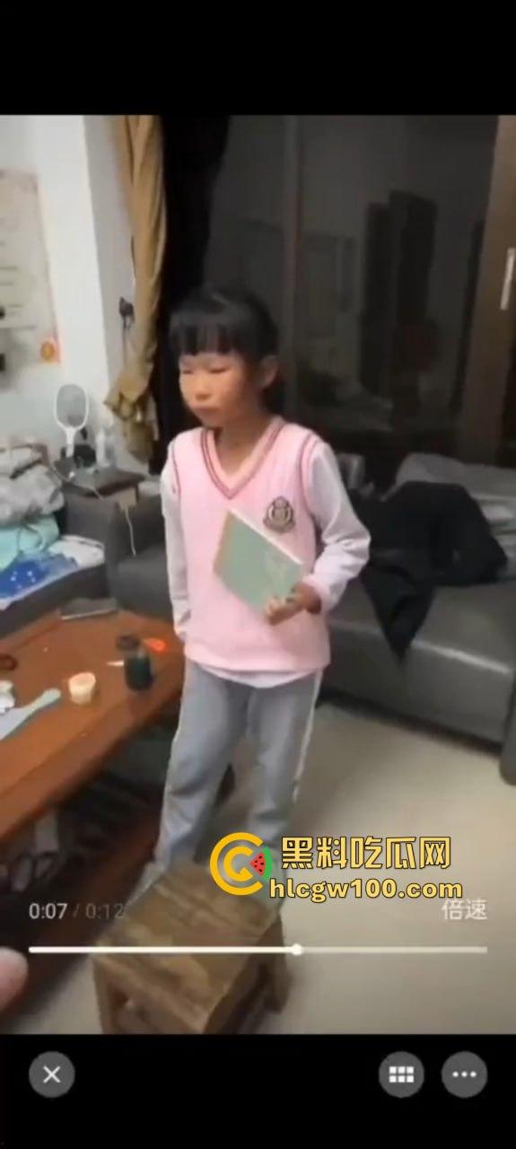 河南三年二班家长【周微】崩溃，辅导作业直接气疯，一边打小孩一边骂老师，班级群倾诉成大型吐槽现场！-7