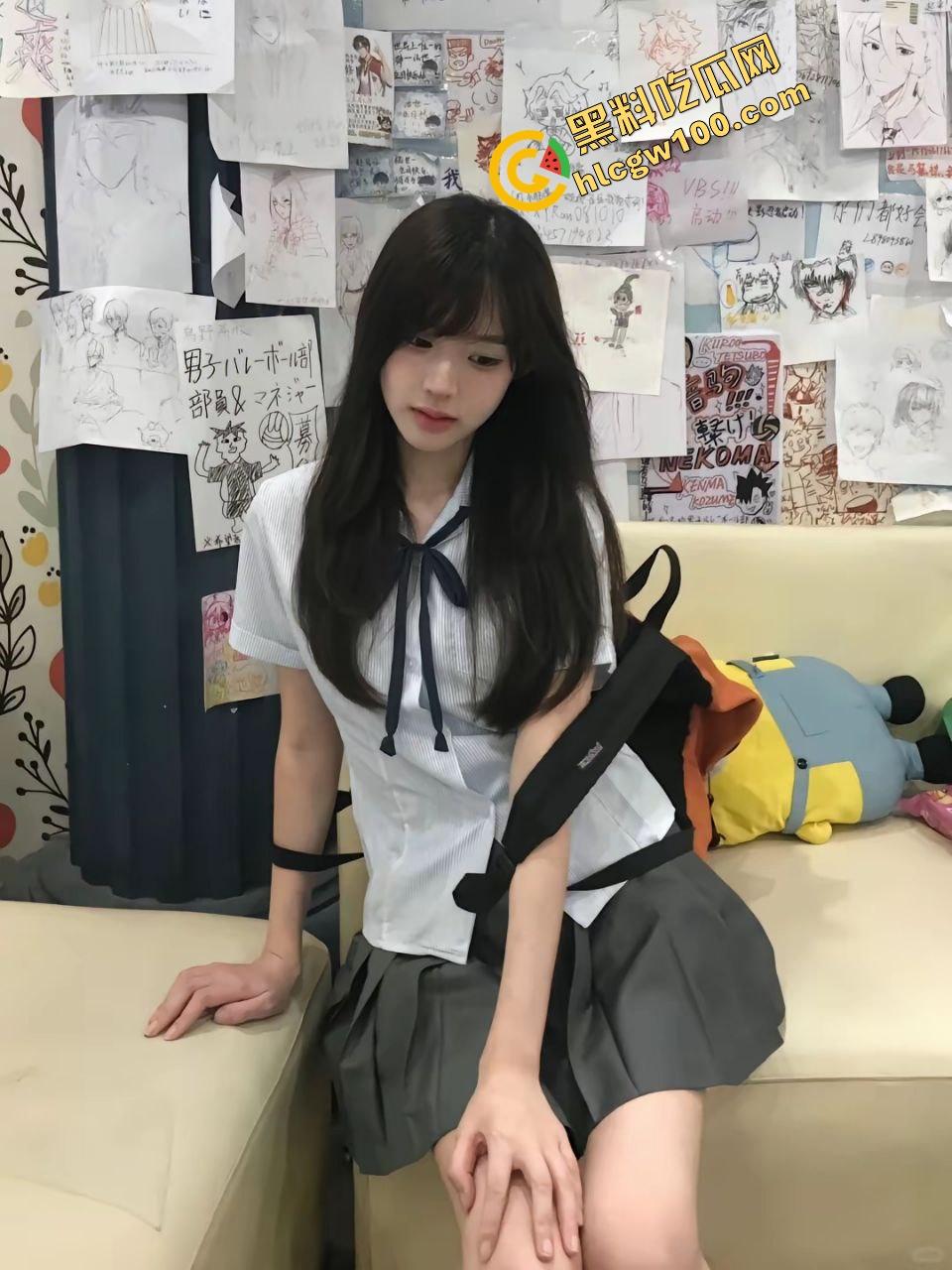 长沙民政JK清纯嫩妹反差婊【张雅萱】极品粉穴自拍全裸脱衣，尿盆诱惑洗澡供金主！独家曝光流出！-4