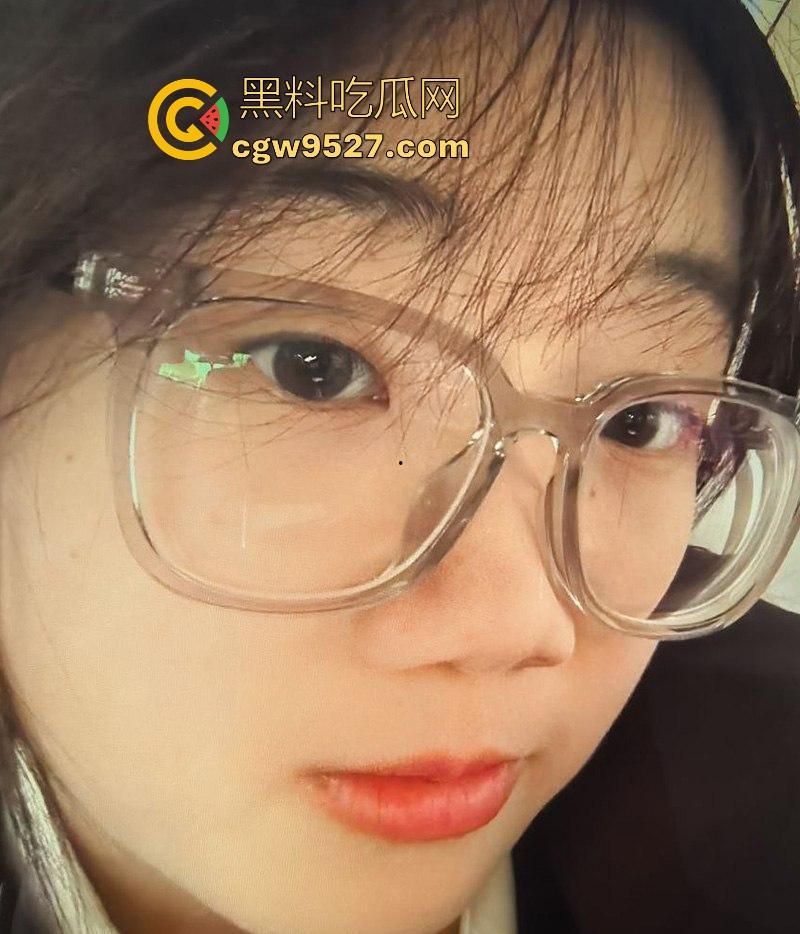 美乳晃动如波涛，骑乘时娇躯狂扭，美鲍处女般紧致 骑乘后入爽到炸！河南清纯眼镜妹性爱视频分手后被爆出！-2