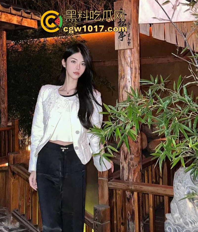 哈尔滨名媛公交车【黄志玲】高挑身材绝美颜值，每天拿精液洗脸，后入嫩穴叫声淫荡，有钱就能上有钱人的精盆！-4