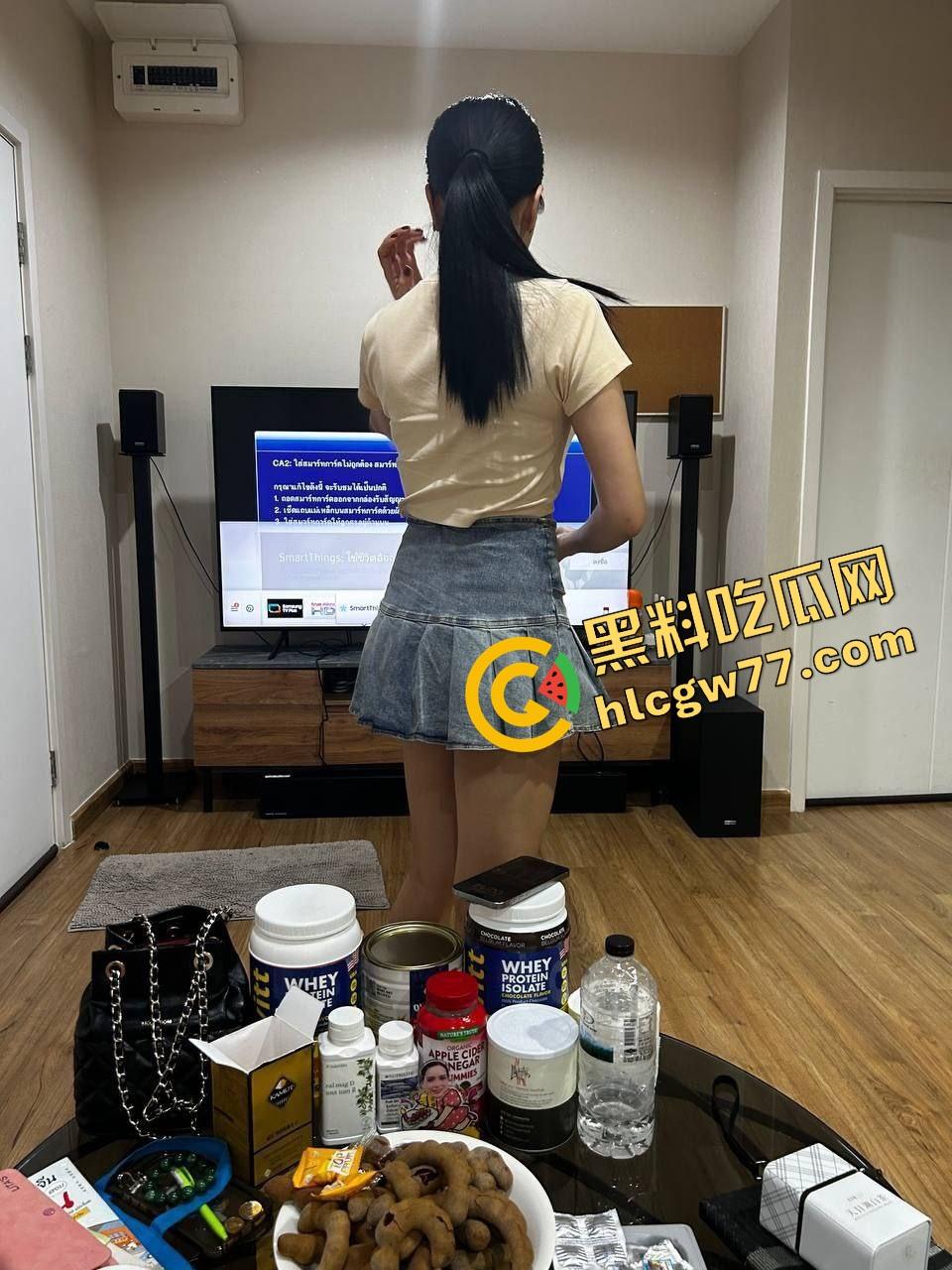 骚母狗前任初中破处高中献屁眼吞精,粉红嫩逼黑透被操烂,青春美少女妆精致却抬腿撒尿露骚洞!-4