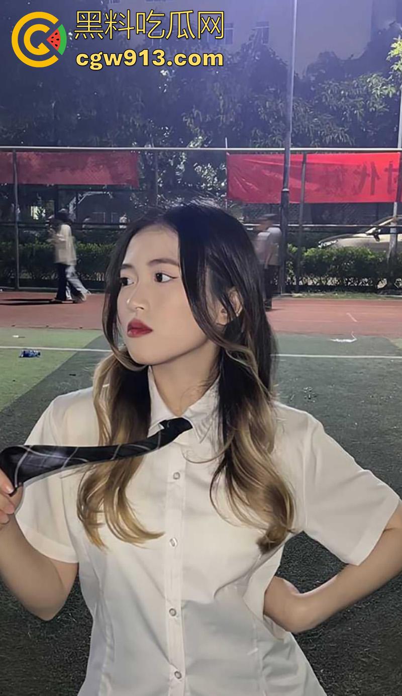 南宁中医药大学清纯学妹【李青青】，身材纤细高挑，美乳饱满硕大，镜前自拍被炮友激情后入，极度淫荡场面火辣！-4