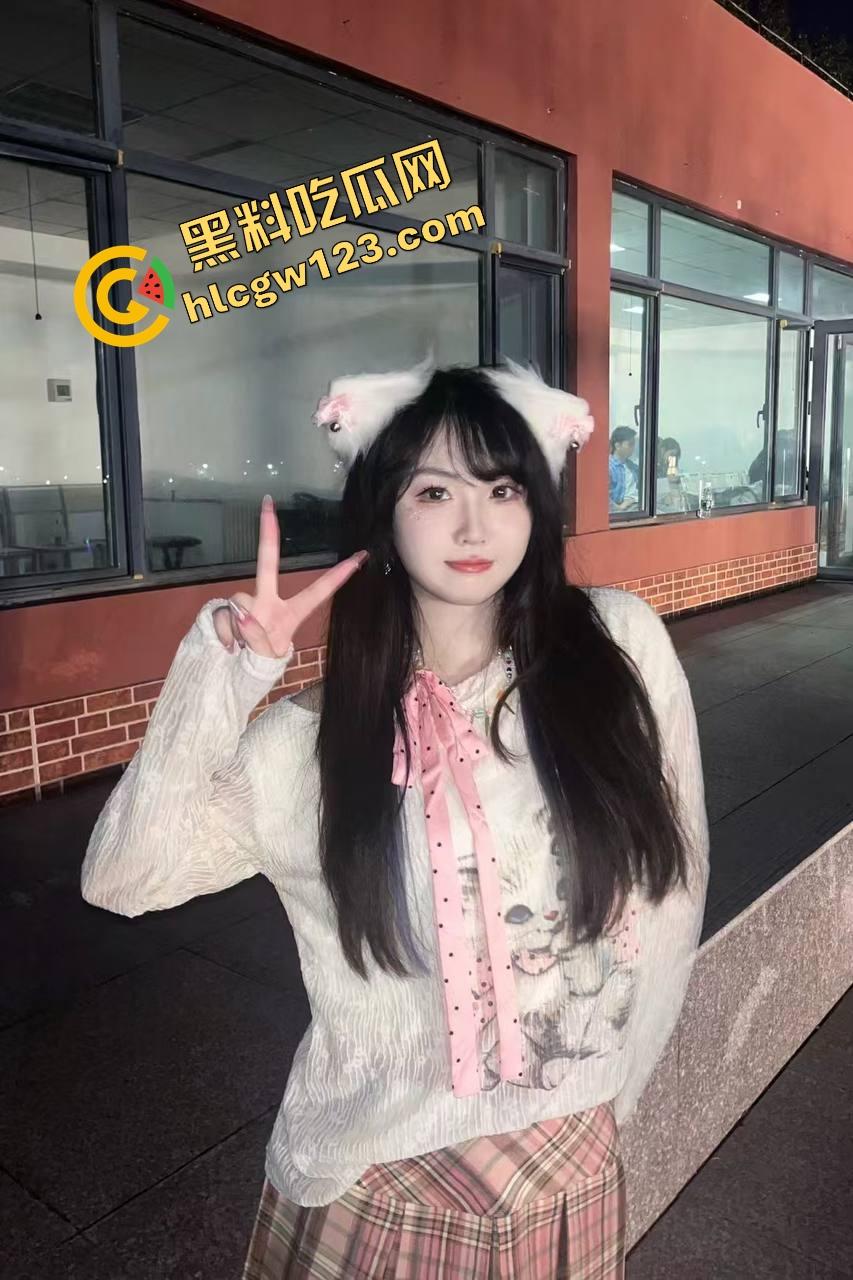 腿交女王COS各种角色强制压榨精,双腿夹屌狠过手,一对大腿夹断神志,榨精包榨到蛋空精尽!-1