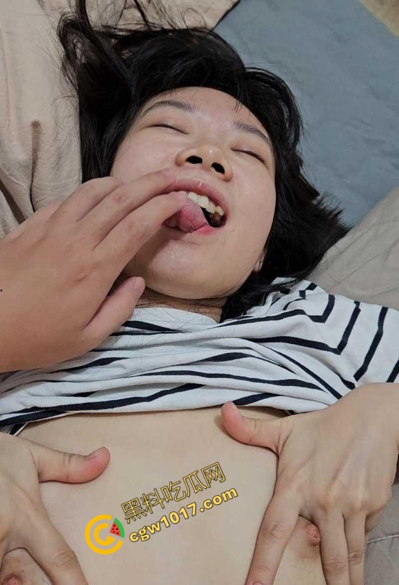 海南大学爆炸性大新闻！清纯校花秒变顶级风骚尤物，裸露全裎，口交吞精，浴室激战全程曝光，疯狂资源瞬间引爆网络！-8