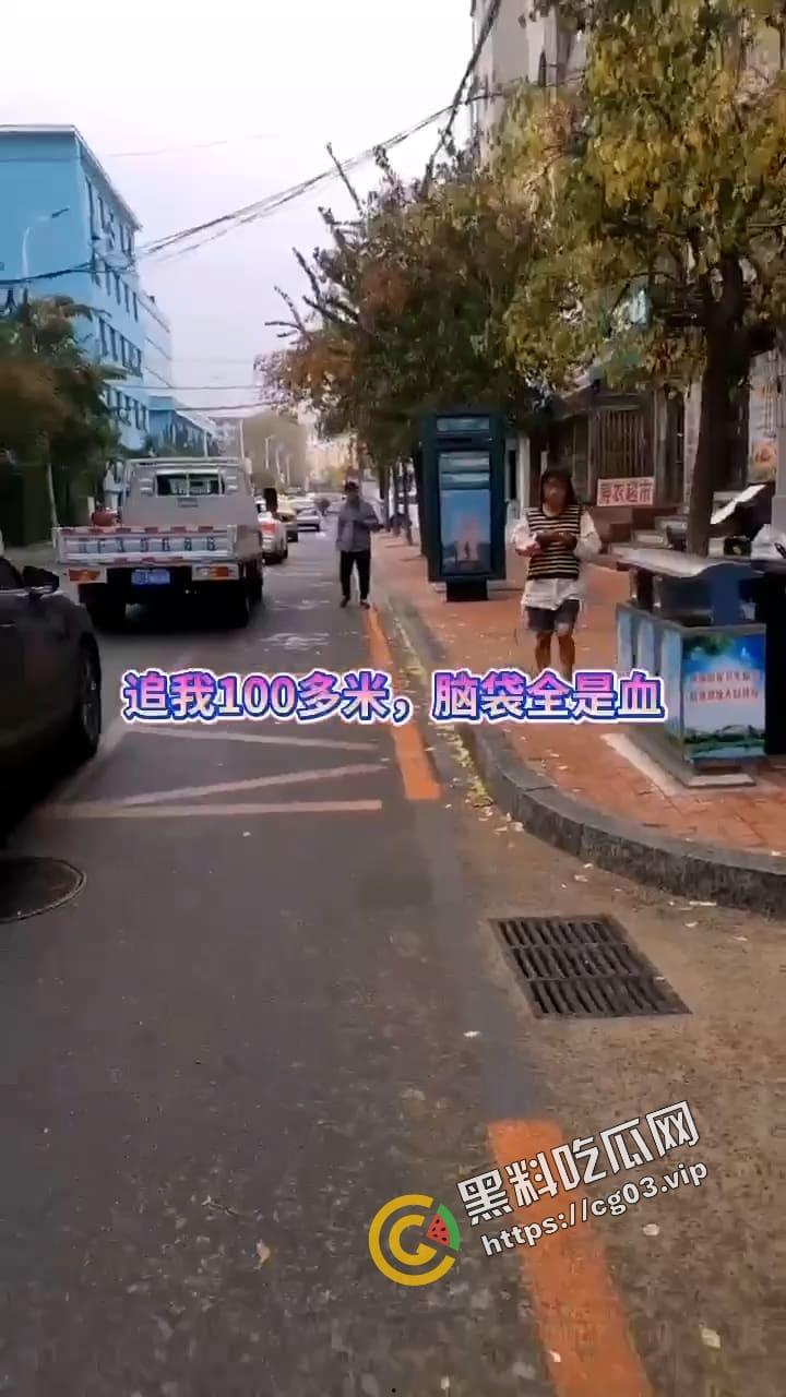 辽宁丹东街头 女子满头鲜血狼狈不堪 自称朝鲜人被骗到按摩店工作  这是逃出来的不想活了-2