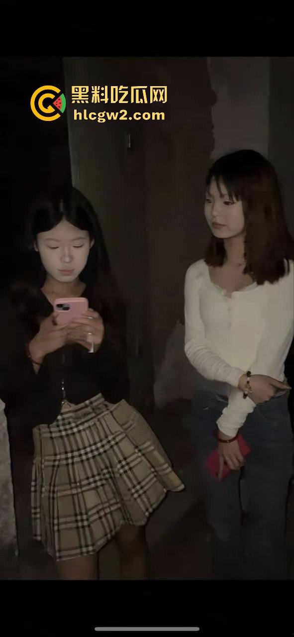 汕头骚鸡就业压力爆表 白天起步价150晚上200 嫩妹抱着价目表求大哥消费 粉丝赶紧进来吃福利！-5