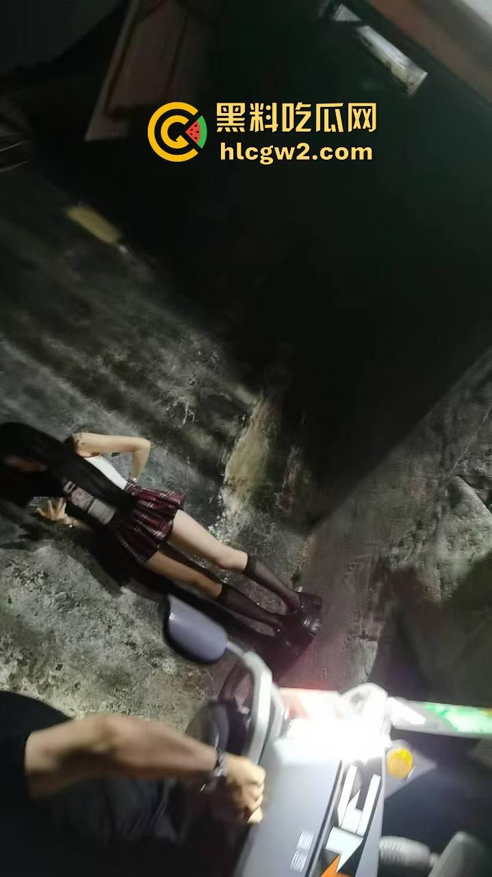 汕头骚鸡就业压力爆表 白天起步价150晚上200 嫩妹抱着价目表求大哥消费 粉丝赶紧进来吃福利！-13