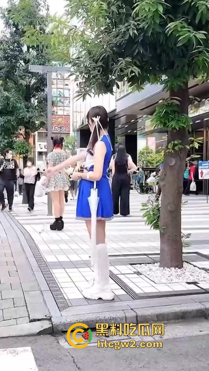 宅男天堂！实拍日本街头让人眼花缭乱的精致站街少女 多少钱可以带回家？-13
