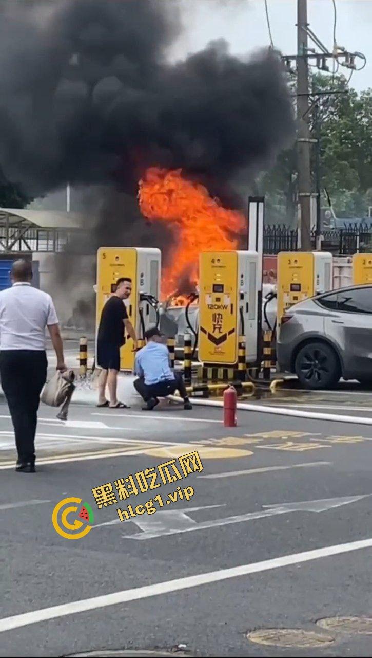 广州番禺区 奔驰EQC纯电车 充电自燃！充电5分钟 燃烧1小时！-9