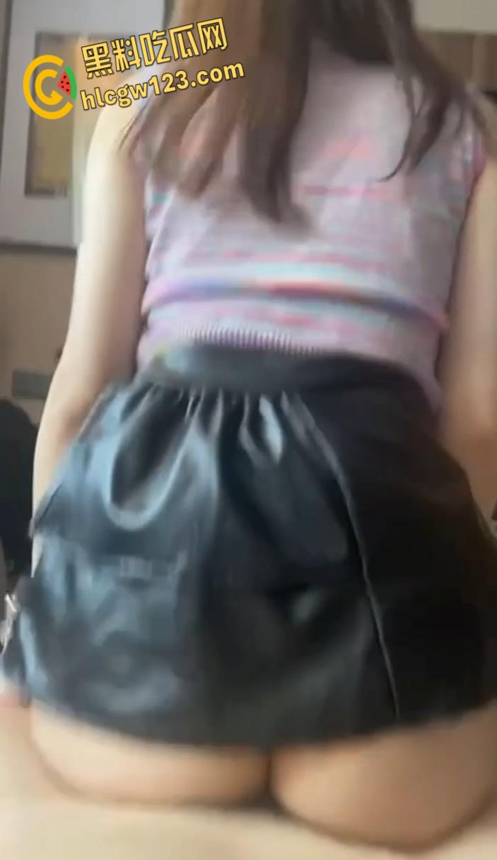 反差眼镜妹【边紫薇】饥渴邀约，粉嫩骚逼清晰可见 , 软萌娇喘让人忍不住来一发 !-7