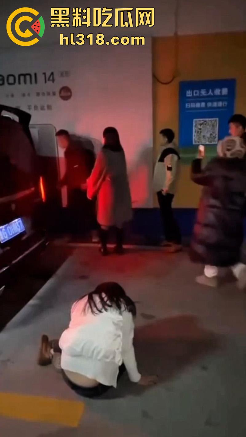 地下停车场捉奸，女子联合亲友抓小三，当场逮住老公和小三亲热，将两人围堵殴打，打人者已经被刑拘！-2