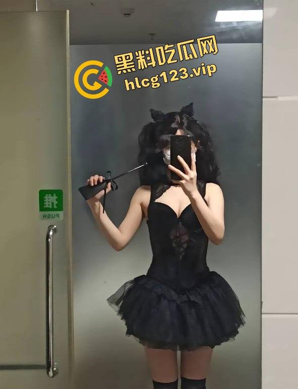 抖音Ashley微博寸言女王大尺度反差裸舞视频流出!粉嫩奶头加上嫩穴,勾得人想舔两口!-6