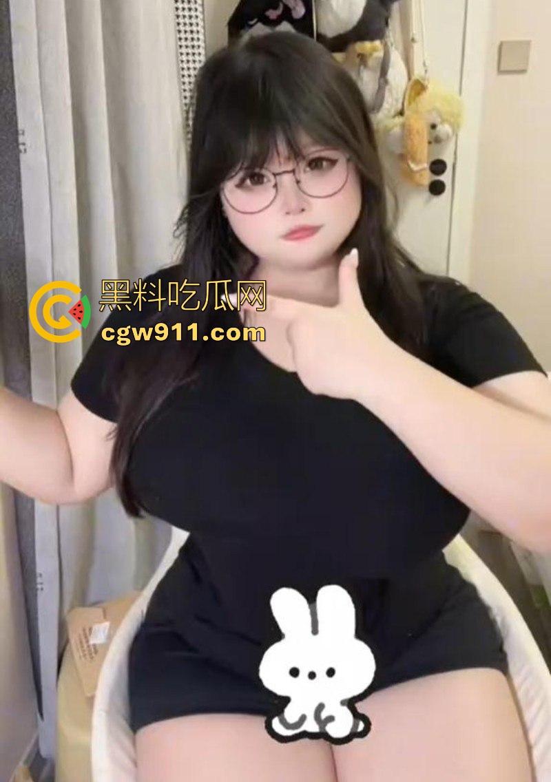 抖音坦克网红【两只猫】约炮金主私拍曝光,微胖巨乳肥臀,狗链牵引女上骑乘,蜜穴紧裹吞吐到底!-7