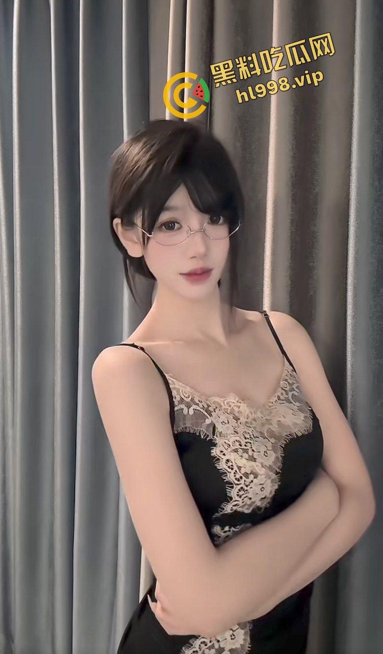 抖音62万粉骚贱御姐『朱思琪』完美炮架 金主约操对镜后入 销魂表情淫荡至极！独家曝光流出！-3