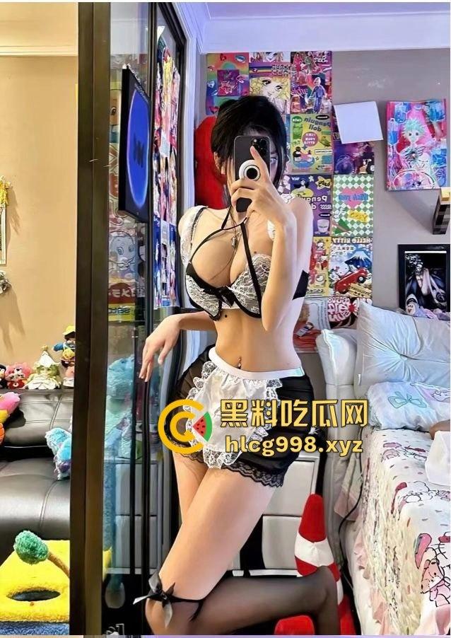 19岁小野鸡朋友圈全是钓鱼文案，情趣内衣配马赛克奶子，卖逼还能买保时捷，00后真敢玩！-7