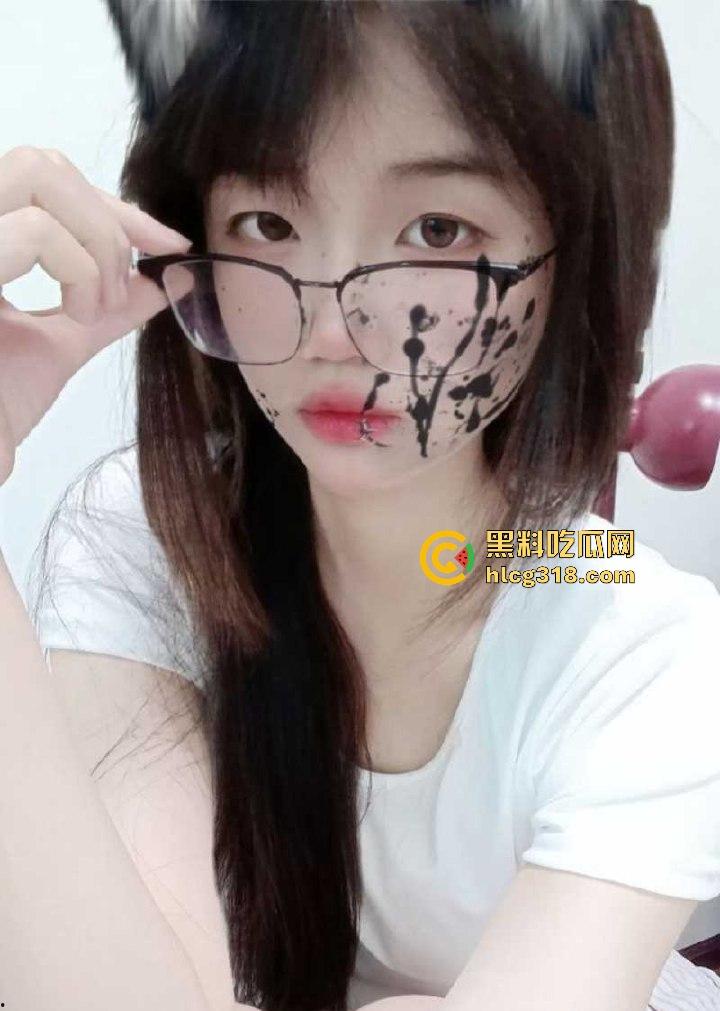 岭南师范学院【李雅琪】 与男友裸聊视频泄密，邻家学妹化身网调母狗，对镜自摸淫水横飞！-2