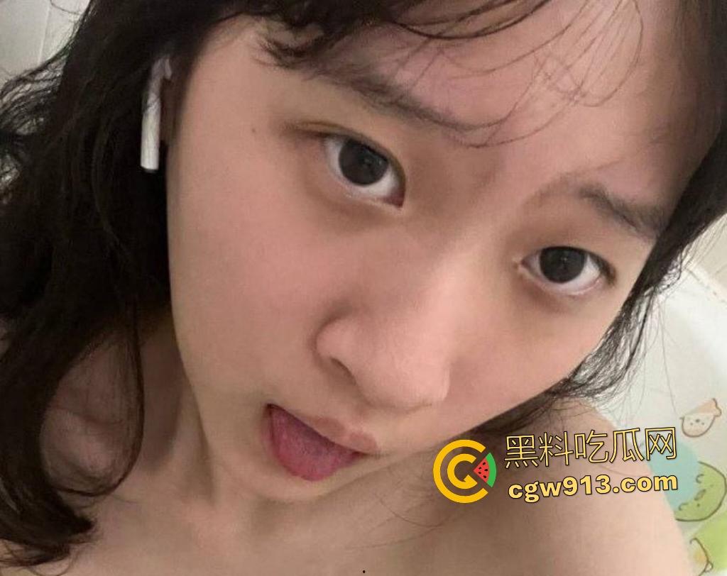 香港圣母学院骚妹【侯若飞】出租房主动送逼，口交内射全都愿意，浪叫愿嫁渣男，谁知第二天被甩！-1