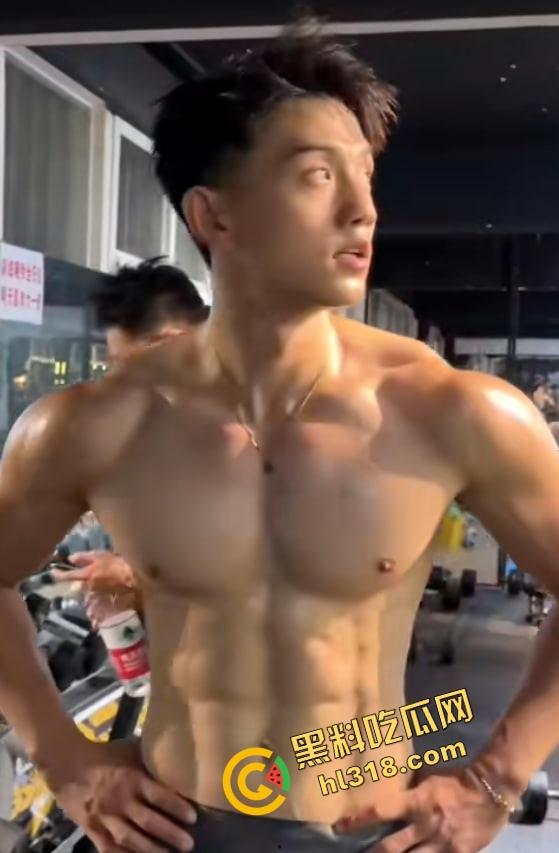 别只会看抖音直播，40W粉健身网红『小葛』爆操女粉，鸡巴一亮生吃大帅屌，谁还在乎套子这种废物？-3