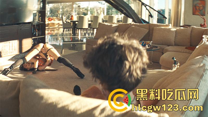 性感女星【麦琪麦迪逊】下海，R级电影《阿诺拉》全裸出镜翘臀诱人，感受顶级富二代的奢靡生活！-6