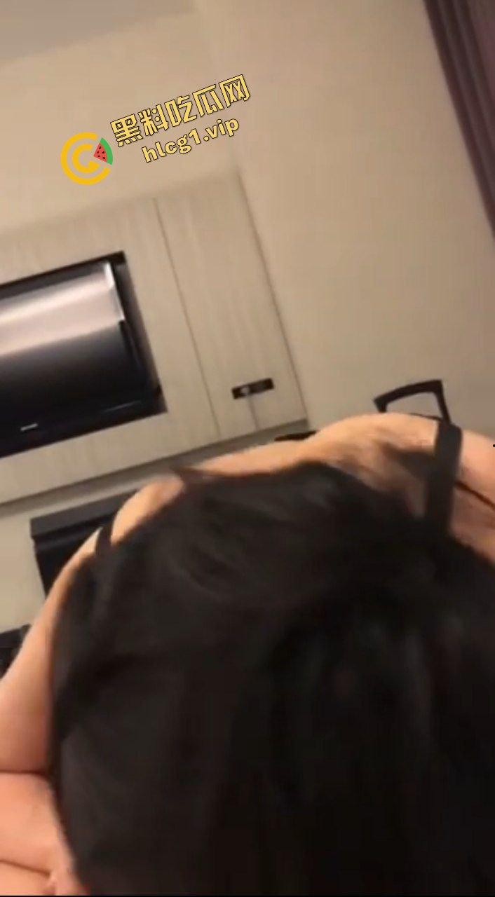 爱她就满足她！性欲爆棚人妻母狗『邹娜』以不爱我为理由与男友分手 惨遭曝光！-8