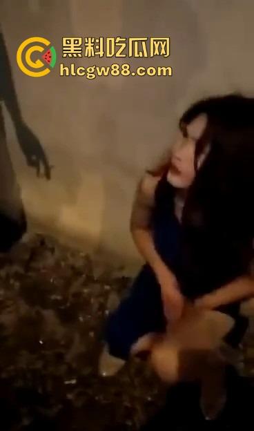 兄弟泰国嫖娼2000元找了个极品美女，关灯大战半天插不进去，一开灯直接裂开，竟是个带把的人妖！-2