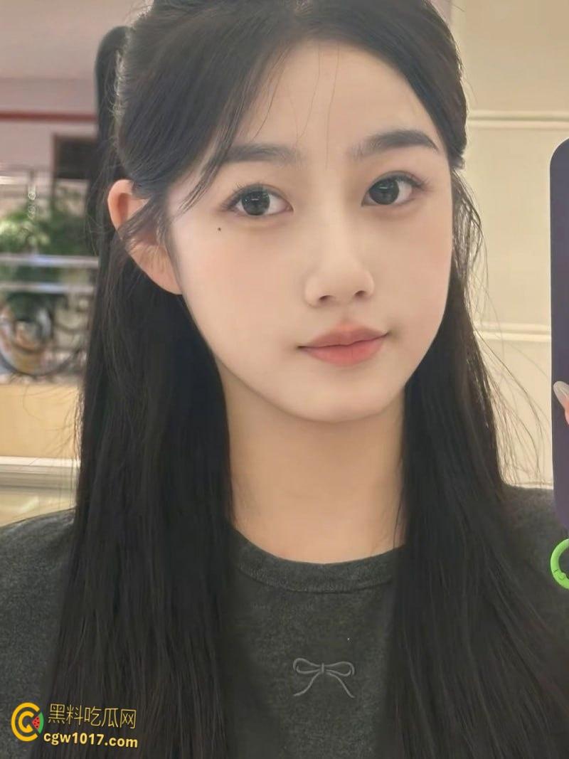 山西科技大学高颜值校花【张佳慧】性爱视频曝光，肥臀翘得像蜜桃，男友狠干嫩穴浪叫连连高潮不止！-3