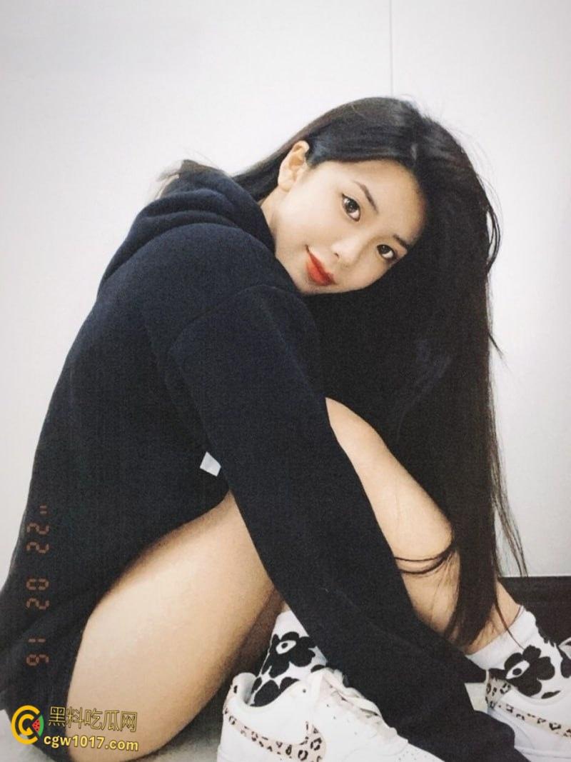 山西科技大学高颜值校花【张佳慧】性爱视频曝光，肥臀翘得像蜜桃，男友狠干嫩穴浪叫连连高潮不止！-6